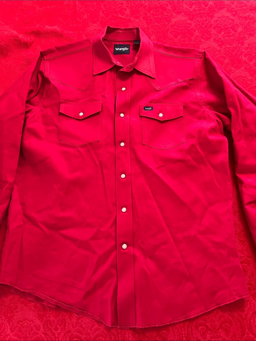 Classic Wrangler western-style button-down. Features pearl snap front and dual c